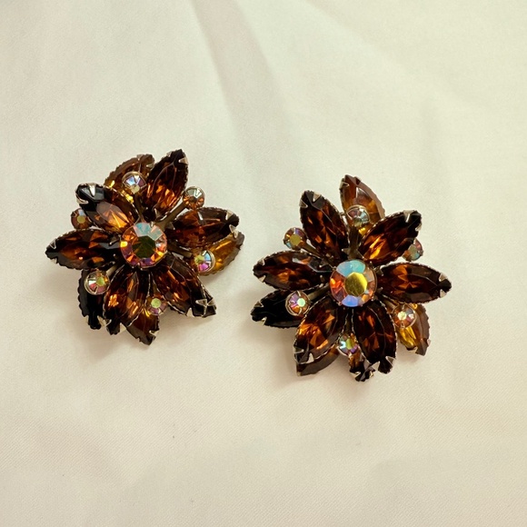 Vintage Rivited Brown Glass and Brown AB Clip Earrings Flower Cluster Design - Picture 13 of 14
